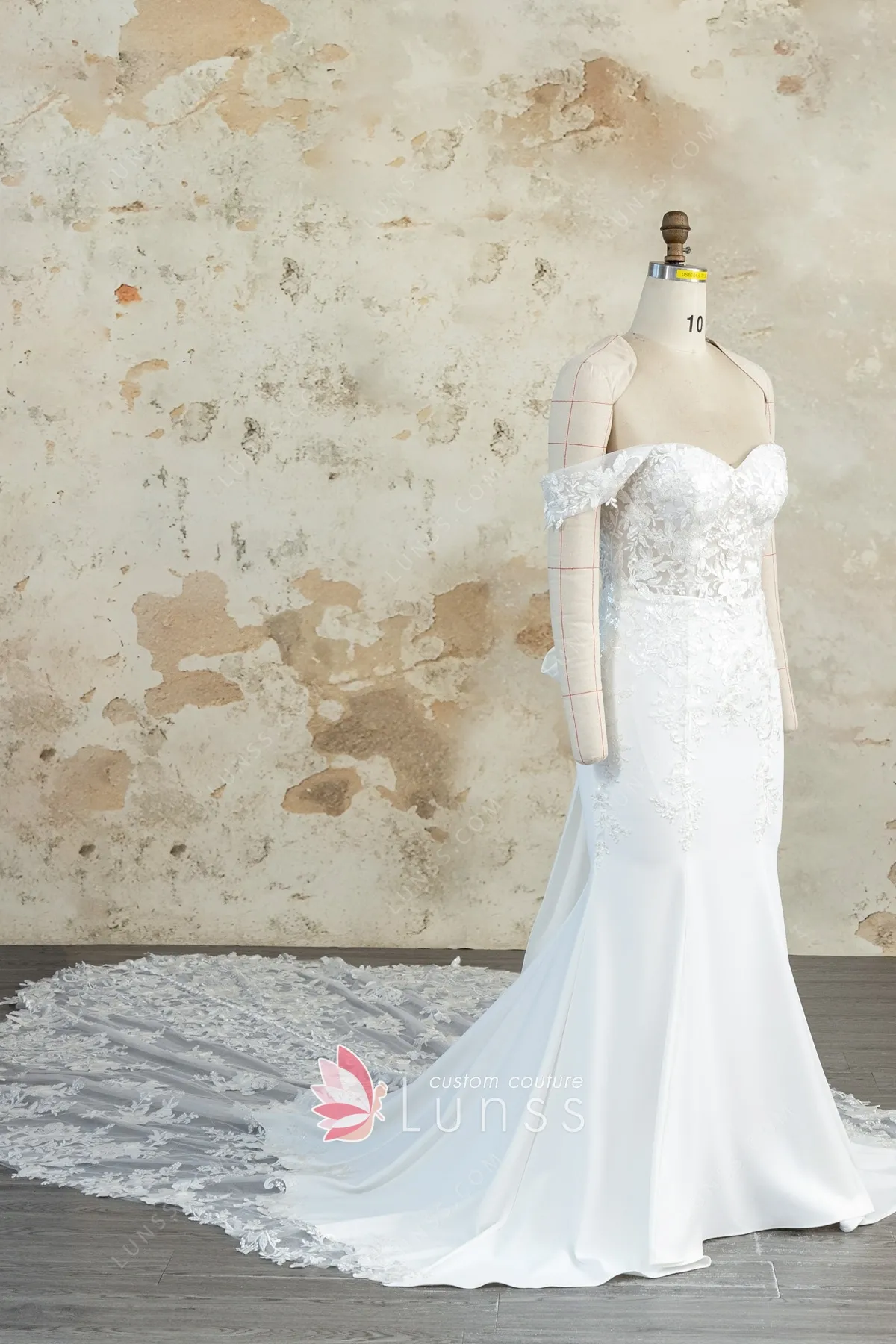 scalloped lace long train spring wedding dress scalloped lace long train spring wedding dress