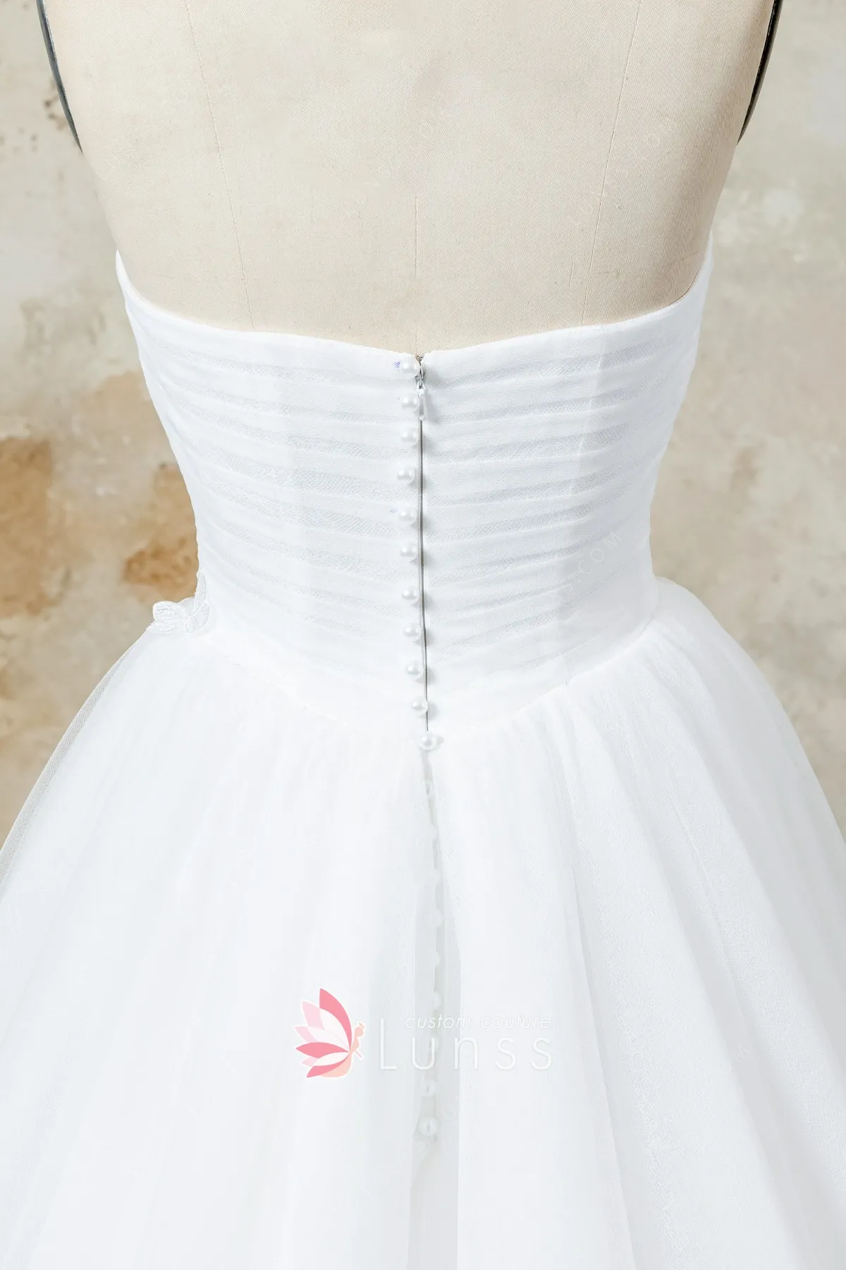 V waist pearl button back wedding dress V waist pearl button back wedding dress