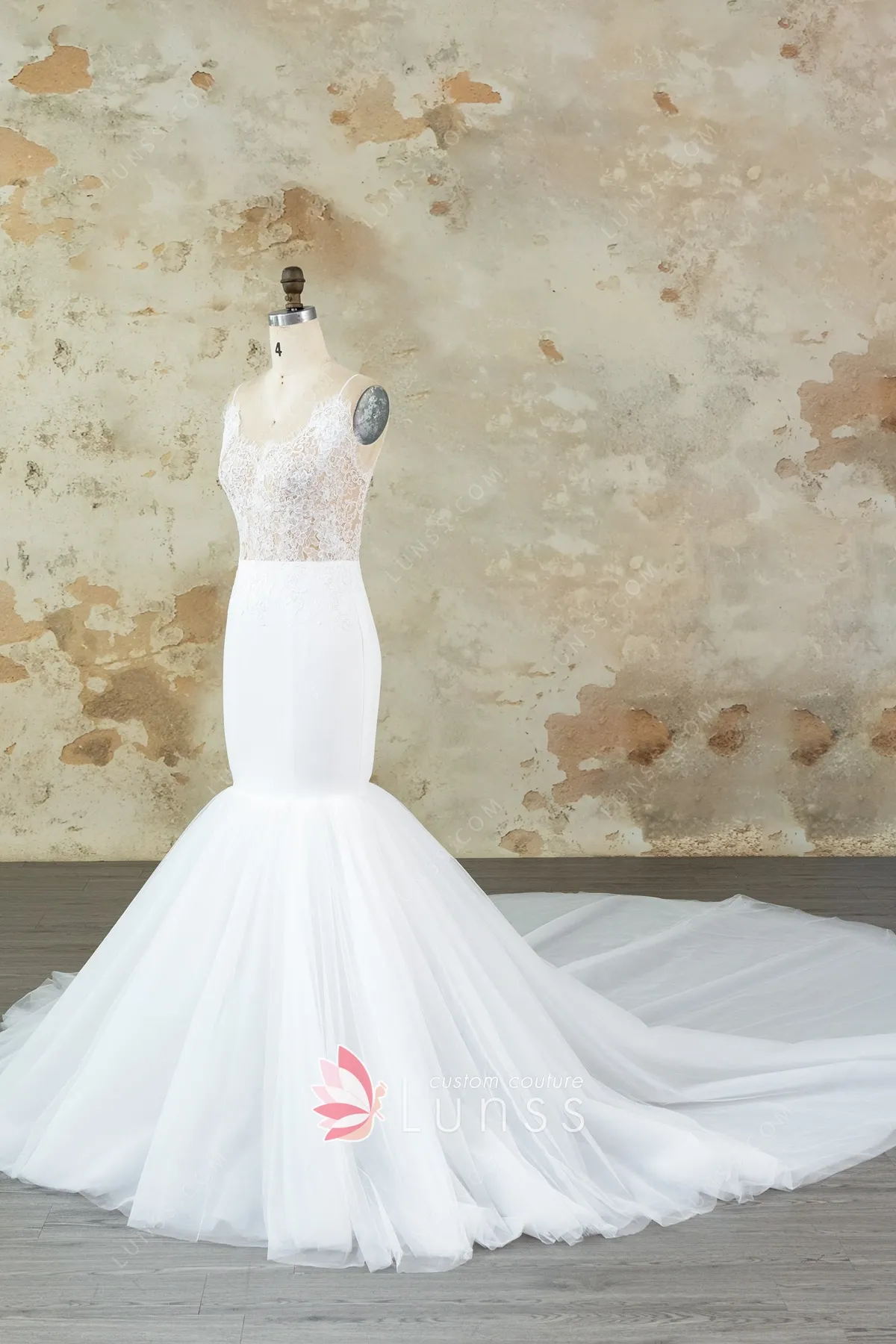 scallped lace mermaid spring wedding dress2 scallped lace mermaid spring wedding dress2